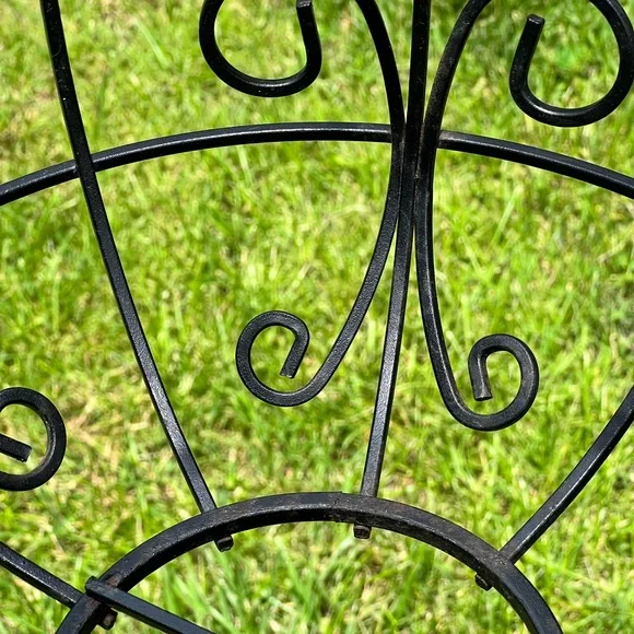 Vintage black heavy metal hanging basket outdoors - Picture 4 of 9